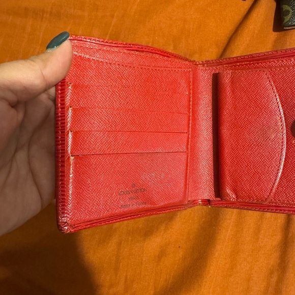 LV epi red wallet - Picture 7 of 10